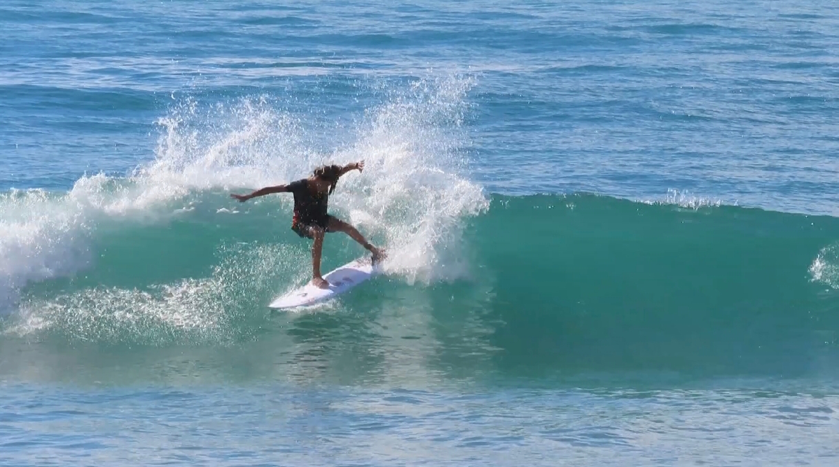 Cris Lopes cravando manobra com spray de água